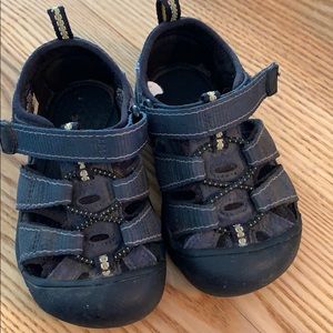 Toddler keen size 6